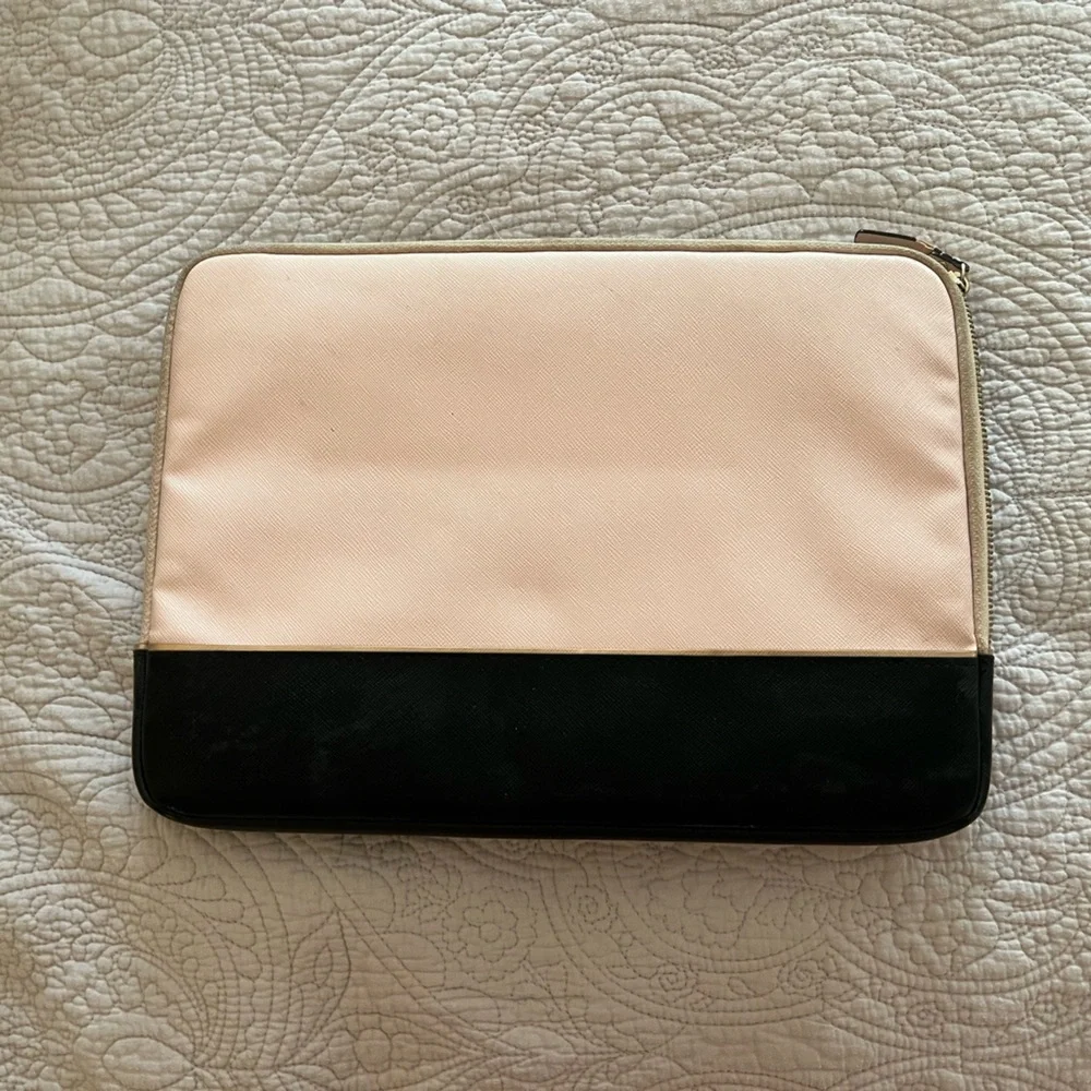 Kate Spade laptop sleeve 15” - Picture 3 of 3